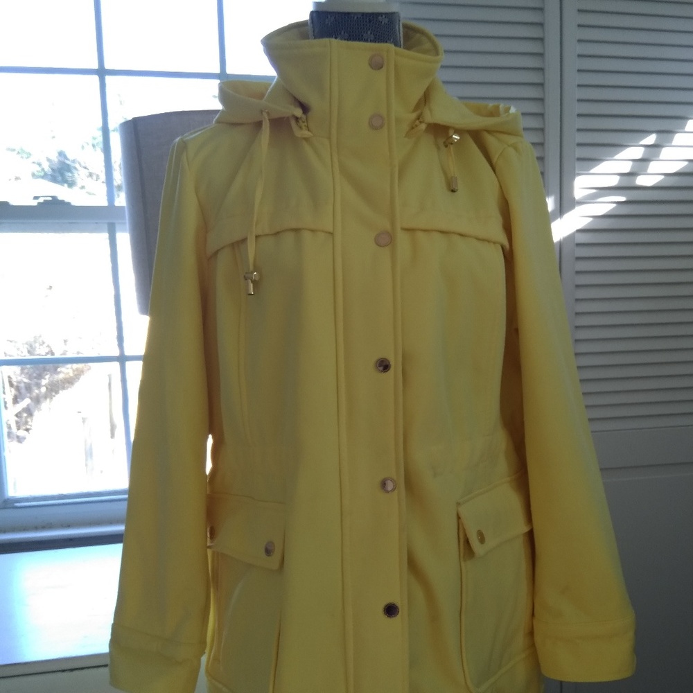 Isaac Mizrahi Bold Yellow Large rain Jacket